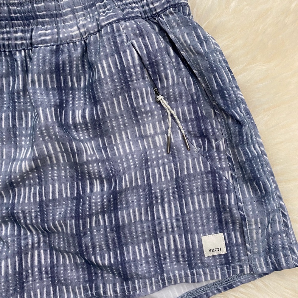 Vuori Women's Blue Patterned Athletic Shorts - Picture 3 of 4